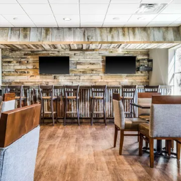 MainStay Suites Hackberry Sportsman's Lodge