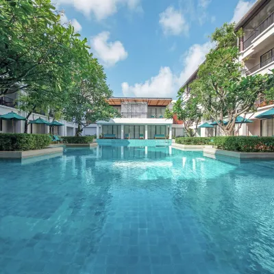 DoubleTree by Hilton Phuket Banthai Resort Отели рядом с достопримечательностью «Пляж Мерлин»