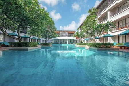 DoubleTree by Hilton Phuket Banthai Resort Отели рядом с достопримечательностью «Tha Rua Shrine»