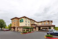 La Quinta Inn & Suites by Wyndham Vancouver Hotel berhampiran Vancouver Land Bridge