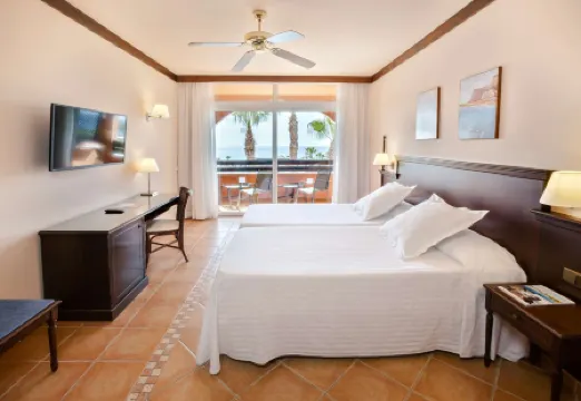 Occidental Jandía Playa Отели рядом с достопримечательностью «Плайя де Кофете»