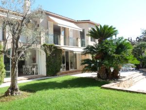 A Lovely Large Villa with a Big Swimming Pool and Gardens in a Calm Area of Cannes - 1921