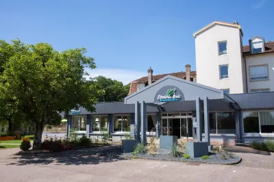 L'Orée du Bois Hotel in zona E.Leclerc CONTREXEVILLE