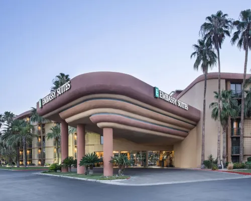 Embassy Suites by Hilton Phoenix Biltmore Ngoại thất Photos