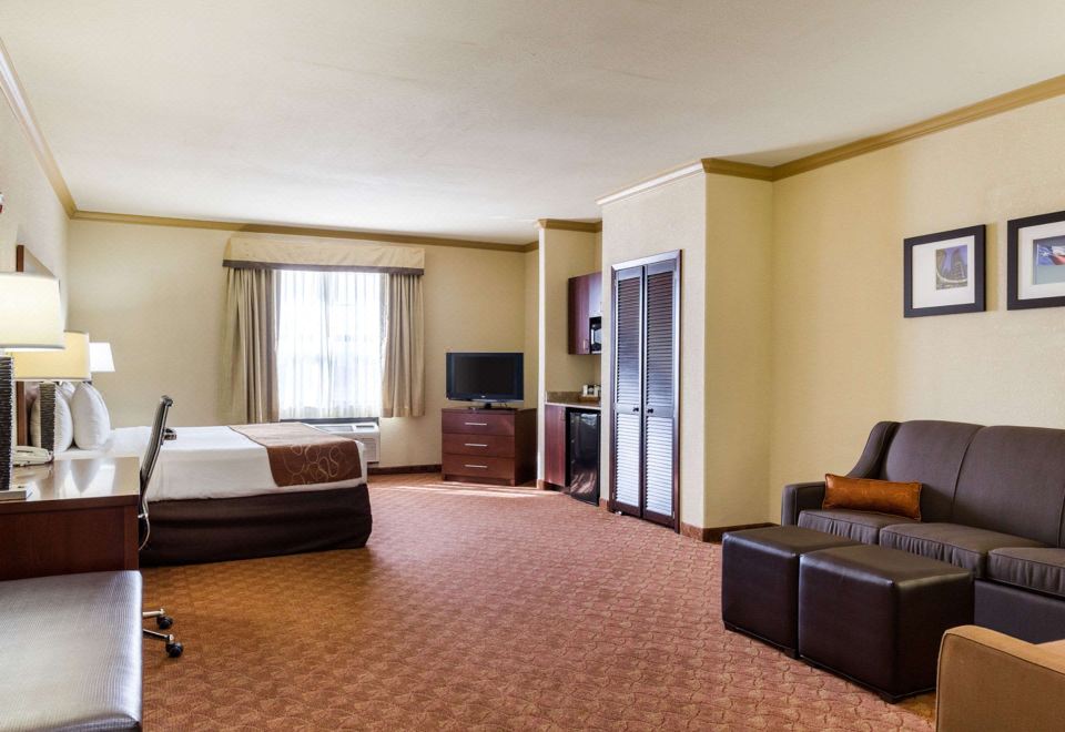 Comfort Suites Near NASA - Clear Lake - Housity