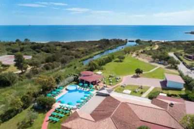 Li Suari Club Village Hôtels à proximité de : Spiaggia Li Cuppulati e Li Cucutti