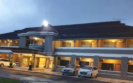 Ramayana Hotel & Restaurant Tasikmalaya Отели рядом с достопримечательностью «Teknik Informatika»
