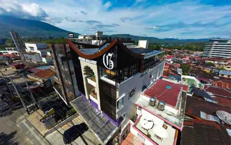 Grand Gallery Hotel Bukittinggi Отели рядом с достопримечательностью «Bukittinggi Clock Tower»