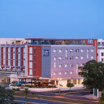 Four Points by Sheraton Cancun Centro Hotels near Tecnologic Stadium