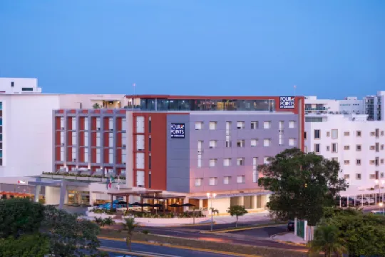 Four Points by Sheraton Cancun Centro Hotel berhampiran Bar Karaoke Show Time
