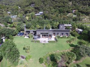 Piha Beachstay Accommodation