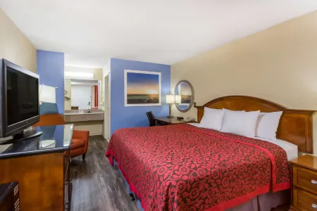 Days Inn by Wyndham College Park Airport Best Road