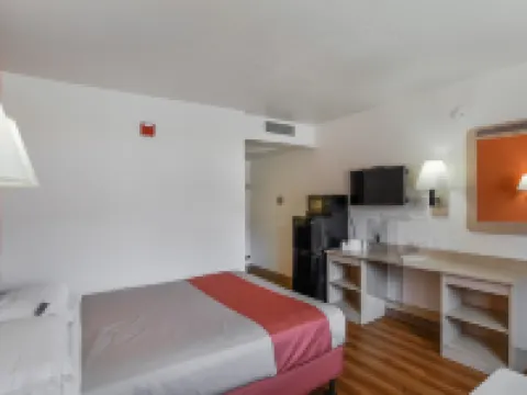 Motel 6 Medford, or Hotels in Medford