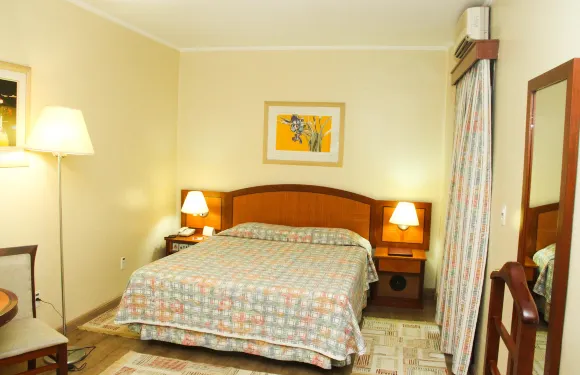 容迪亞伊峯會套房酒店