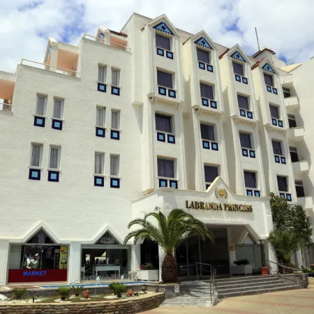 Roseıra Beach Resort