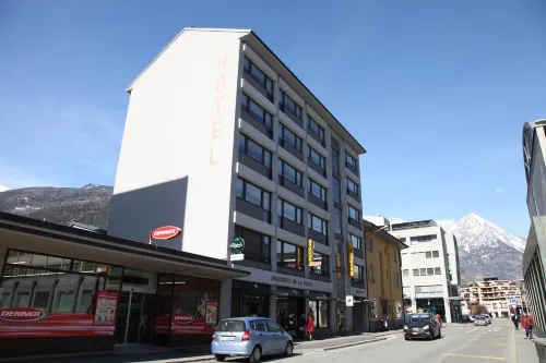 Hôtel de la Poste Martigny - City Center Отели в г. Мартиньи
