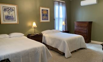a bedroom with two twin beds , one on the left and one on the right side of the room at The Hotel Belvidere