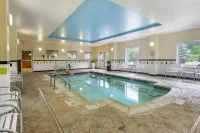 Fairfield Inn & Suites Hooksett Hotels in Candia