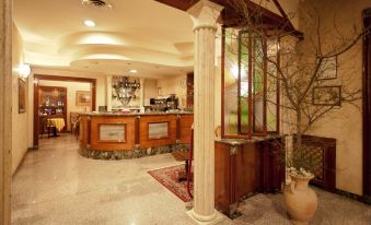 Phi Hotel Ambra - Housity