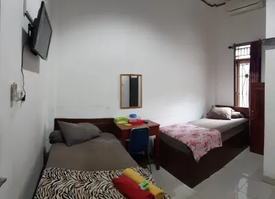 Losmen Ibu Hj. Tarjo Hotel di Kecamatan Sukarami