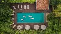 We Escape Weligama - Rooftop Pools