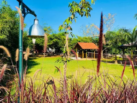 1000 Silvers-Farm Stay Отели в г. Майсур