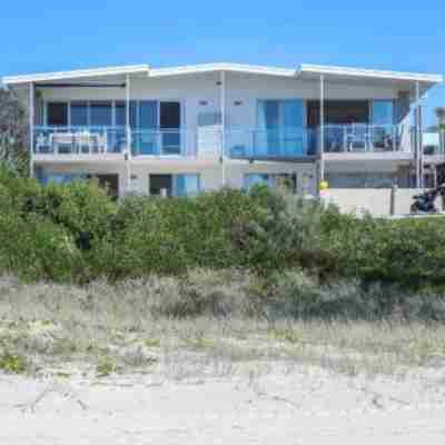 Sandbox Luxury Beach Front Apartments Hotel Exterior