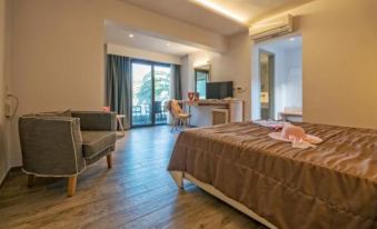 Lagomandra Beach Hotel