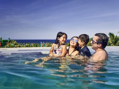 屋外プール モーベンピックリゾート カムランの写真