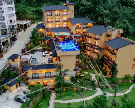 Bar Peepal Resort Hoteles en Kaski