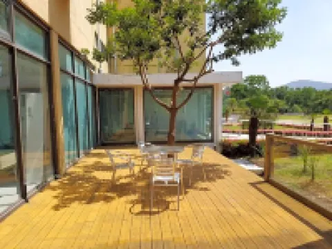 拒文岳青年旅館