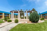 Days Inn & Suites by Wyndham Clovis - Pet friendly