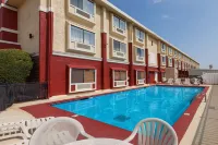 Ramada by Wyndham Oklahoma City Airport North - Rooftop Pools