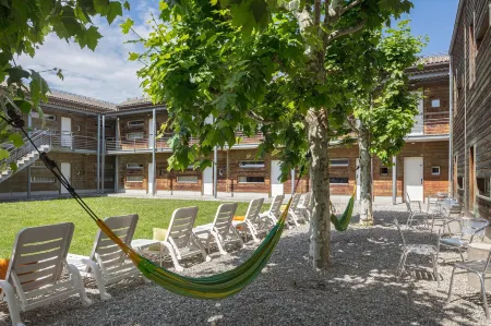 Lausanne Youth Hostel Jeunotel Отели в г. Ренан