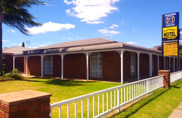 德尼利昆中心點汽車旅館