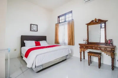 RedDoorz Syariah Near Gelora Delta Sidoarjo Các khách sạn ở Tulangan