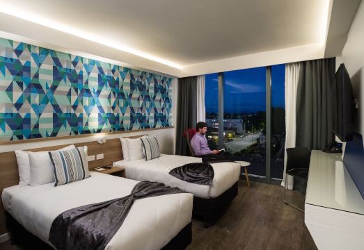 호텔 내부 다이닝 공간