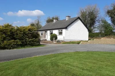 Innishmore Island Farmhouse Hotels near Virginia Church of Ireland