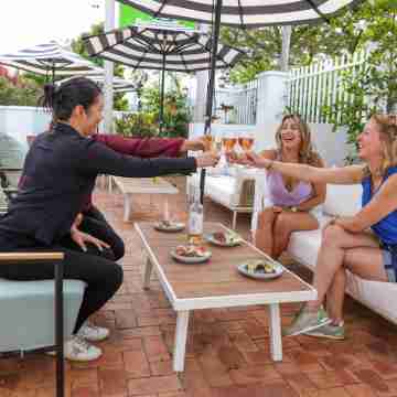 Mercure Cairns Hotel Exterior