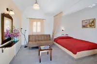 Paradise Resort Hotels in Thira