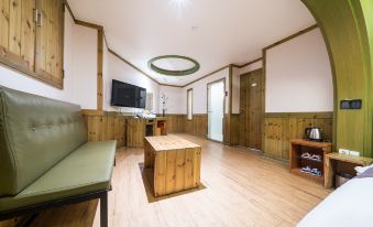 Hoengseong 원주 느낌(Wonju's Feeling) 2-Star Hotel suite