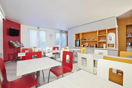 Première Classe Martigues Отели в г. Сен-Митр-Ле-Рампар