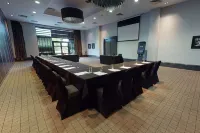 Village Hotel Leeds South - Business