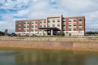 Holiday Inn Express & Suites Wentzville ST Louis West Các khách sạn ở Boone Township