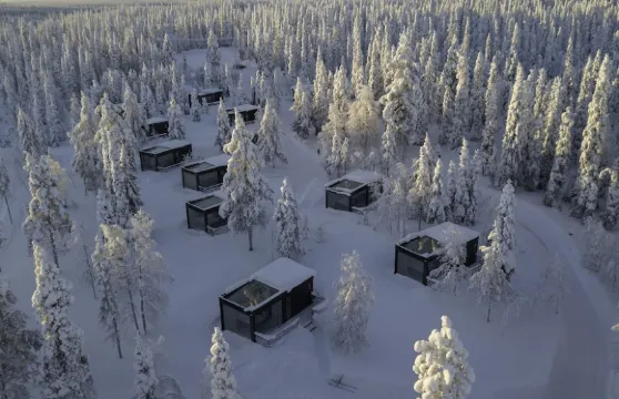 伊薩基玻璃村莊酒店