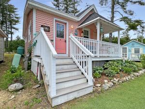 Lighthouse - Q991 Near Sandy Gorgeous Ogunquit Beach 2 Bedroom Cabin by Redawning