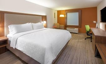 Holiday Inn Express & Suites Lumberton