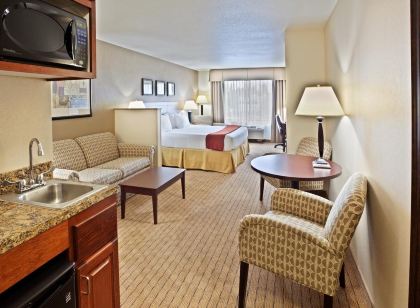 Holiday Inn Express & Suites Vancouver Mall/Portland Area