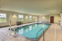 AmeriVu Inn and Suites - Crookston - parking