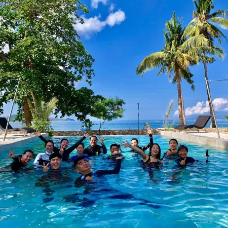 Sunset Cove Beach & Dive Resort